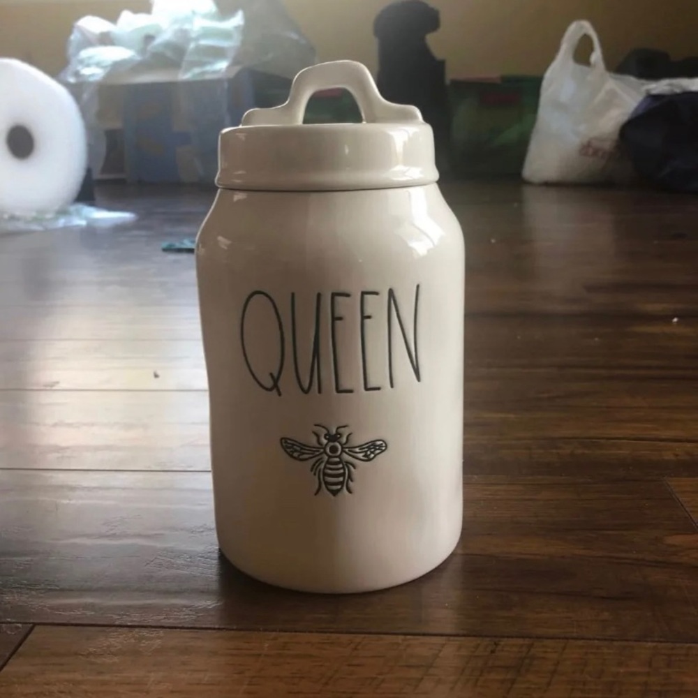 Rae Dunn queen bee canister